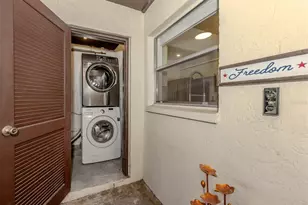 3208 Ramblewood Dr N, Sarasota, FL 34237 - Photo 26