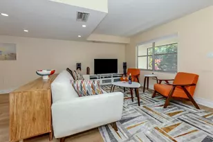 3208 Ramblewood Dr N, Sarasota, FL 34237 - Photo 6