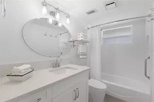 4390 Exeter Dr, Longboat Key, FL 34228 - Photo 24