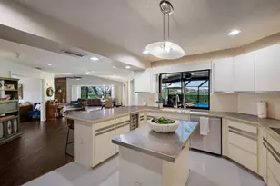 3705 Torrey Pines Blvd, Sarasota, FL 34238 - Photo 10