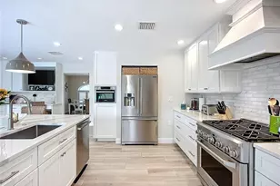 620 North Point Dr, Holmes Beach, FL 34217 - Photo 18