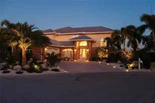 620 North Point Dr, Holmes Beach, FL 34217 - Photo 2