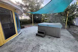2380 Bay St, Sarasota, FL 34237 - Photo 20