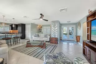 5569 Contento Dr, Sarasota, FL 34242 - Photo 14