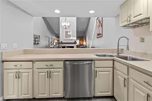 4641 La Jolla Dr, Bradenton, FL 34210 - Photo 4