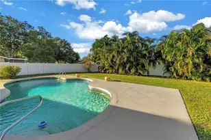 813 Cypress Wood Ln, Sarasota, FL 34243 - Photo 40