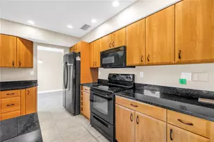 813 Cypress Wood Ln, Sarasota, FL 34243 - Photo 12