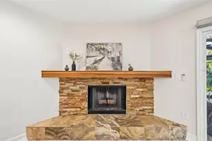 3880 Wilshire Cir, Sarasota, FL 34238 - Photo 10