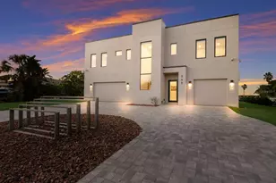 569 Rountree Dr, Longboat Key, FL 34228 - Photo 1