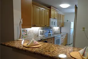 7070 Fairway Bend Ln, Sarasota, FL 34243 - Photo 6