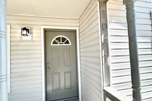 1031 3rd St W, Bradenton, FL 34205 - Photo 2