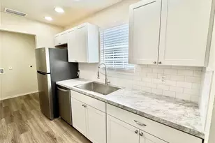 1031 3rd St W, Bradenton, FL 34205 - Photo 10