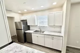 1031 3rd St W, Bradenton, FL 34205 - Photo 8