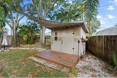 611 Palm Avenue N, Saint Petersburg, FL 33703 - Photo 14