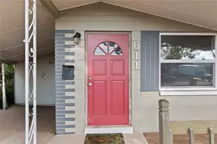 611 Palm Ave N, Saint Petersburg, FL 33703 - Photo 4