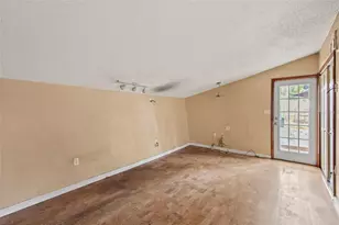 611 Palm Ave N, Saint Petersburg, FL 33703 - Photo 10