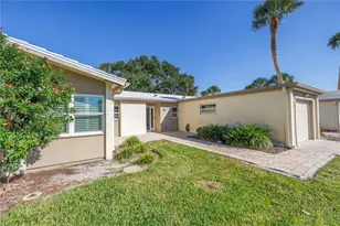 111 Whispering Sands Cir, Sarasota, FL 34242 - Photo 4