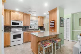 3533 Tree Line Ct, Sarasota, FL 34231 - Photo 10