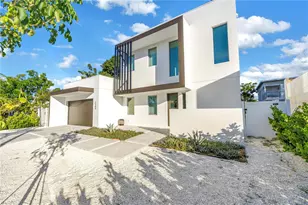 2305 Temple St, Sarasota, FL 34239 - Photo 2