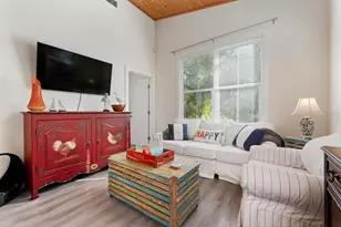 559 18th St E, Bradenton, FL 34208 - Photo 4