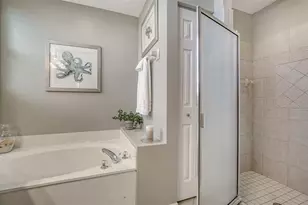 4220 Miriana Way, Sarasota, FL 34233 - Photo 14