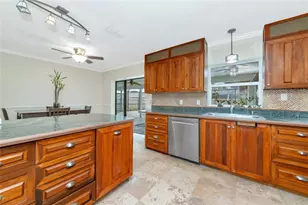 4656 Alexander Pope Ln, Sarasota, FL 34241 - Photo 8