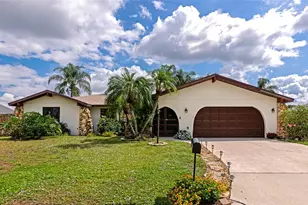 4656 Alexander Pope Ln, Sarasota, FL 34241 - Photo 2