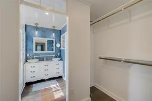 426 Eagles Nest Ln, Sarasota, FL 34243 - Photo 18