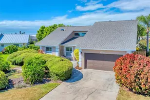 4704 Coral Lake Dr, Bradenton, FL 34210 - Photo 2