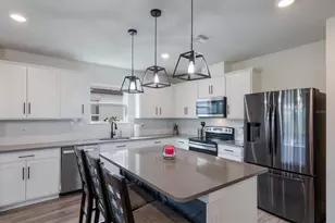 8985 Royal River Cir, Parrish, FL 34219 - Photo 8