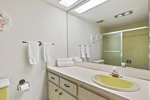 7461 W Country Club Dr N, Sarasota, FL 34243 - Photo 40