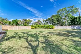 8245 Longbay Blvd, Sarasota, FL 34243 - Photo 38