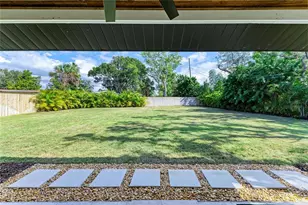 8245 Longbay Blvd, Sarasota, FL 34243 - Photo 36