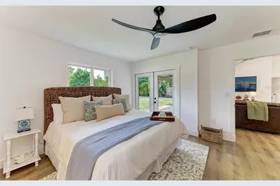 8245 Longbay Boulevard, Sarasota, FL 34243 - Photo 26