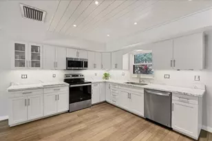 2115 Shadow Oaks Rd, Sarasota, FL 34240 - Photo 12