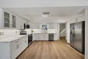 2115 Shadow Oaks Rd, Sarasota, FL 34240 - Photo 10