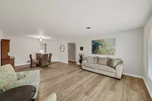 2115 Shadow Oaks Rd, Sarasota, FL 34240 - Photo 8