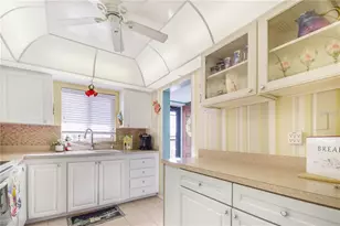 3617 Lake Bayshore Dr, Bradenton, FL 34205 - Photo 4