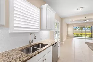 3835 Autumn Fern Ter, Sarasota, FL 34243 - Photo 10