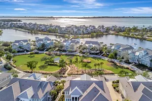 246 Sapphire Lake Dr, Bradenton, FL 34209 - Photo 2