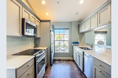 4240 Breezeway Boulevard #325, Sarasota, FL 34238 - Photo 2