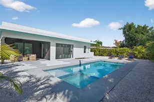 2306 Valencia Dr, Sarasota, FL 34239 - Photo 36