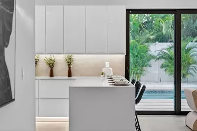 2306 Valencia Drive, Sarasota, FL 34239 - Photo 14