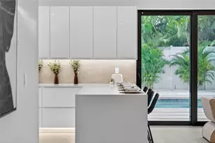 2306 Valencia Dr, Sarasota, FL 34239 - Photo 14