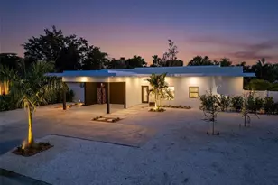 2306 Valencia Dr, Sarasota, FL 34239 - Photo 1