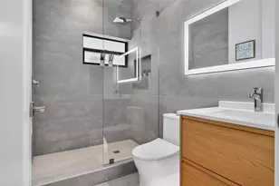 2306 Valencia Dr, Sarasota, FL 34239 - Photo 28