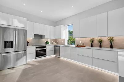 2306 Valencia Drive, Sarasota, FL 34239 - Photo 16