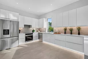 2306 Valencia Dr, Sarasota, FL 34239 - Photo 16