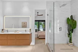 2306 Valencia Dr, Sarasota, FL 34239 - Photo 24