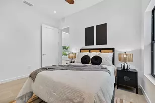 2306 Valencia Dr, Sarasota, FL 34239 - Photo 26